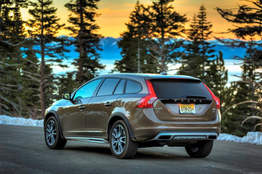  Volvo V60 Cross Country 2015 года  (US) (фото 11 из 23)